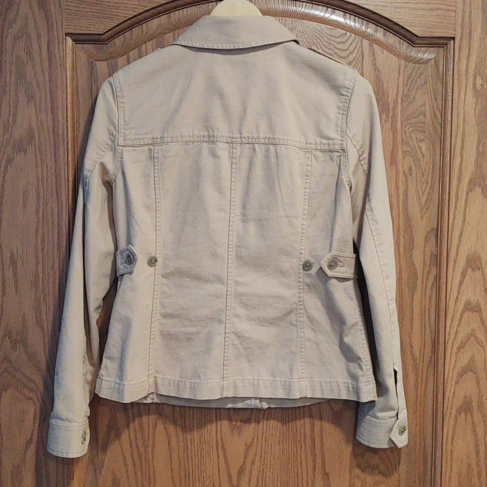 Loft Jacket - Picture 2 of 7